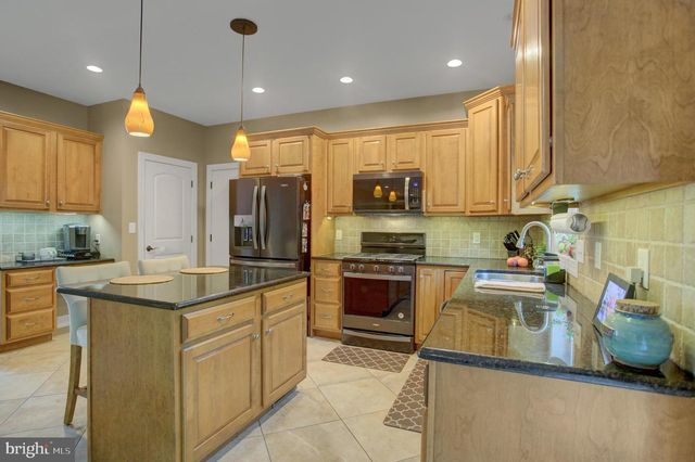 492 FRANCIS DR, Mechanicsburg, PA 17050