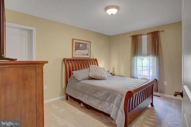 492 FRANCIS DR, Mechanicsburg, PA 17050