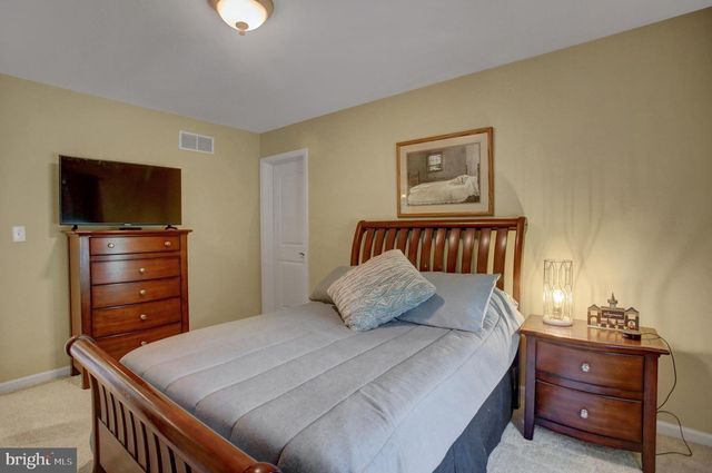 492 FRANCIS DR, Mechanicsburg, PA 17050