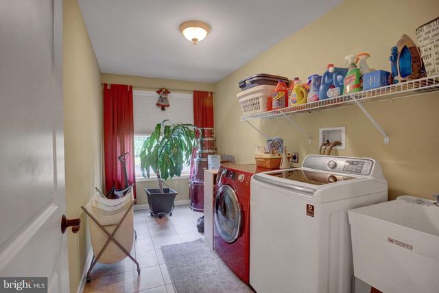 492 FRANCIS DR, Mechanicsburg, PA 17050