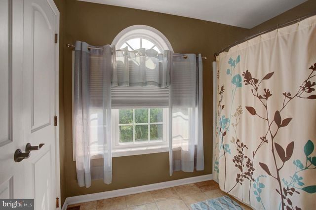 492 FRANCIS DR, Mechanicsburg, PA 17050