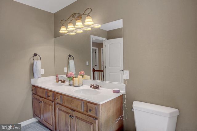 492 FRANCIS DR, Mechanicsburg, PA 17050