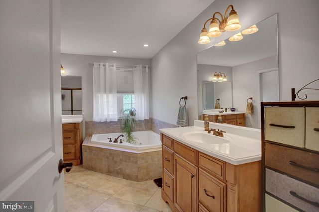 492 FRANCIS DR, Mechanicsburg, PA 17050
