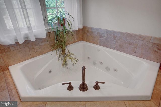 492 FRANCIS DR, Mechanicsburg, PA 17050
