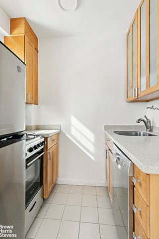 345 E 52nd St Apt 9H, New York City, NY 10022