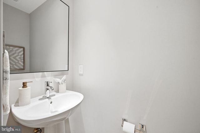 1719 22ND CT N, Arlington, VA 22209