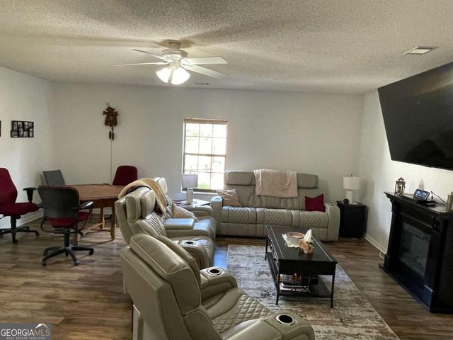 212 Rustin Street, Glennville, GA 30427