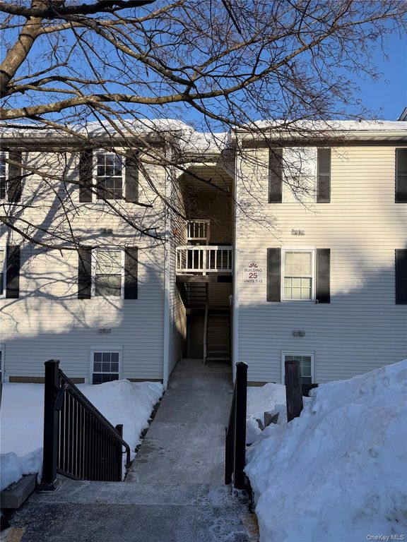 25 Lexington Hill 12, Harriman, NY 10926