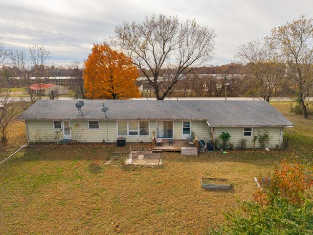 877 E Main Street, Willow Springs, MO 65793