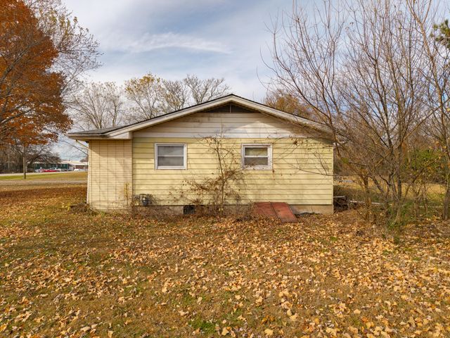 877 E Main Street, Willow Springs, MO 65793