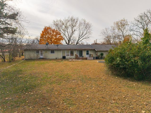 877 E Main Street, Willow Springs, MO 65793