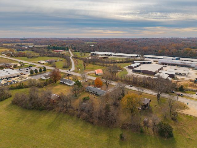 877 E Main Street, Willow Springs, MO 65793