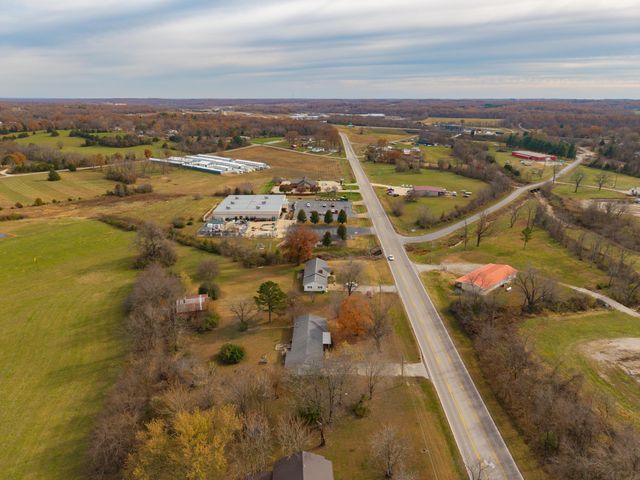 877 E Main Street, Willow Springs, MO 65793