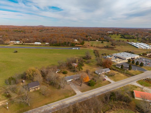 877 E Main Street, Willow Springs, MO 65793