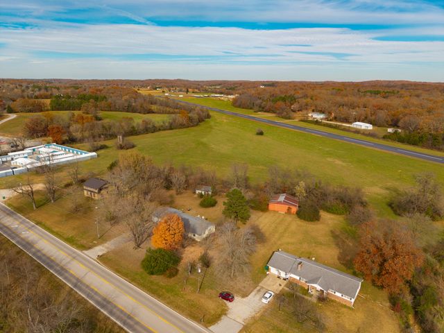 877 E Main Street, Willow Springs, MO 65793