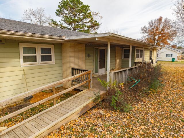 877 E Main Street, Willow Springs, MO 65793