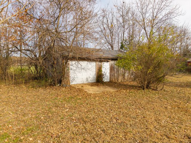 877 E Main Street, Willow Springs, MO 65793