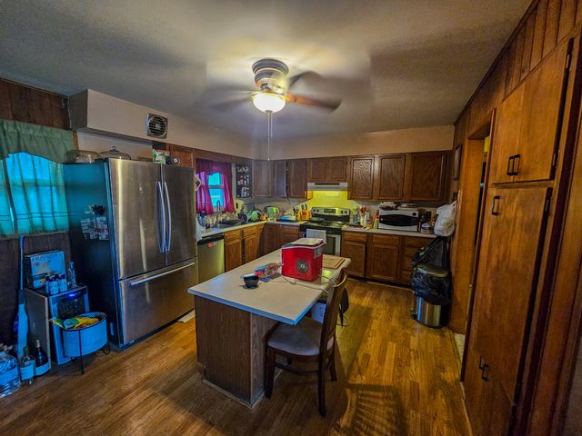 877 E Main Street, Willow Springs, MO 65793