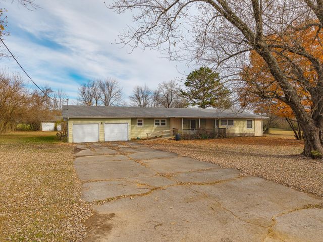 877 E Main Street, Willow Springs, MO 65793
