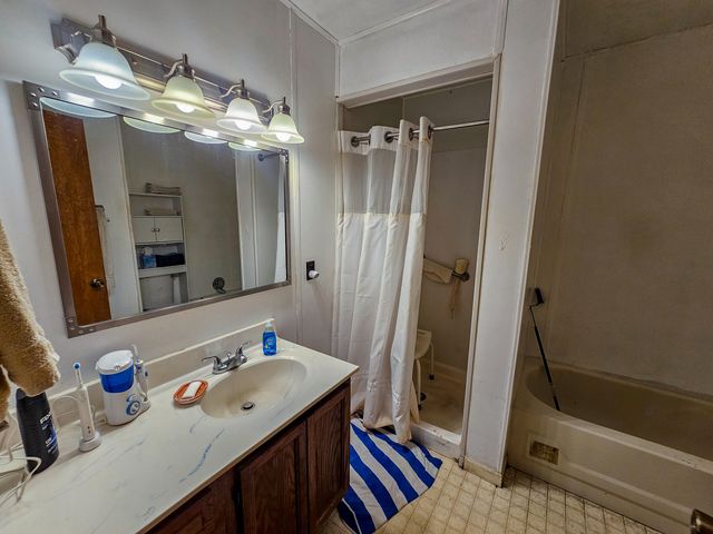 877 E Main Street, Willow Springs, MO 65793