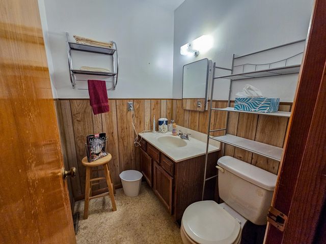 877 E Main Street, Willow Springs, MO 65793