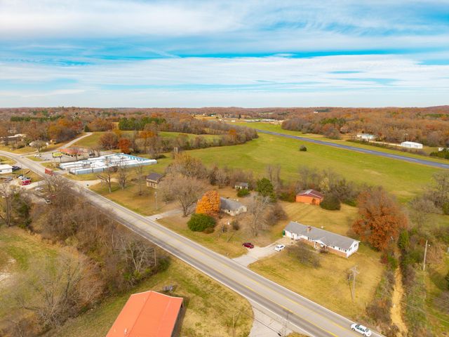 877 E Main Street, Willow Springs, MO 65793