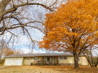 877 E Main Street, Willow Springs, MO 65793
