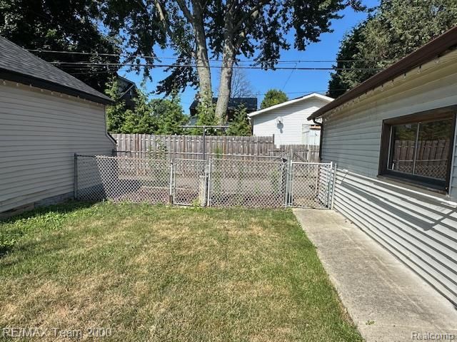 1032 Beaconsfield Avenue, Grosse Pointe, MI 48230