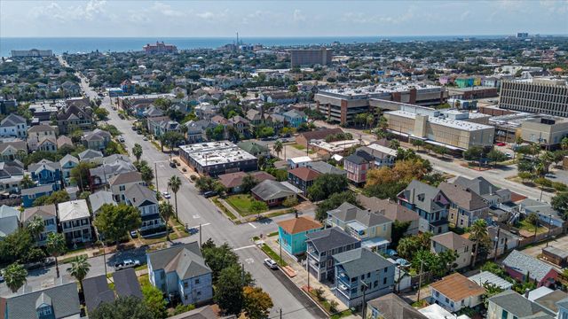 617 18th Street, Galveston, TX 77550