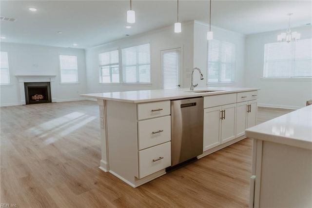 724 Crestfield DR, Chesapeake, VA 23320
