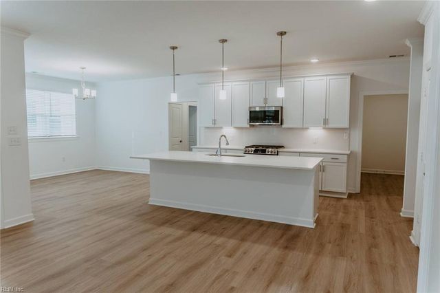 724 Crestfield DR, Chesapeake, VA 23320