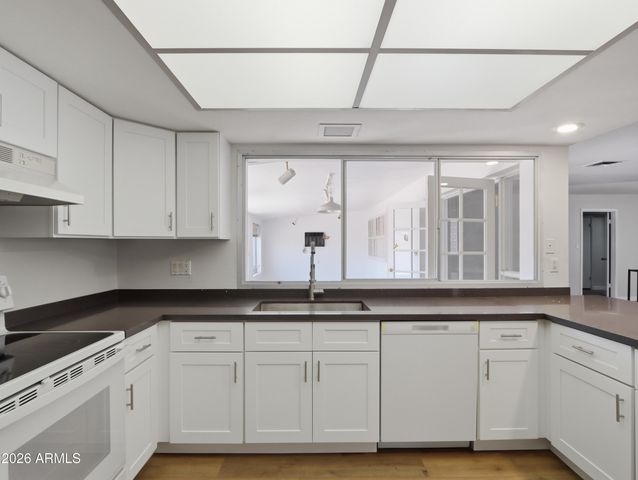 2949 W CACTUS WREN Drive, Phoenix, AZ 85051