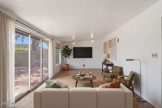 2949 W CACTUS WREN Drive, Phoenix, AZ 85051