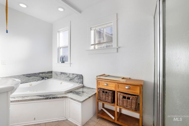 242 8th Ave E, Twin Falls, ID 83301