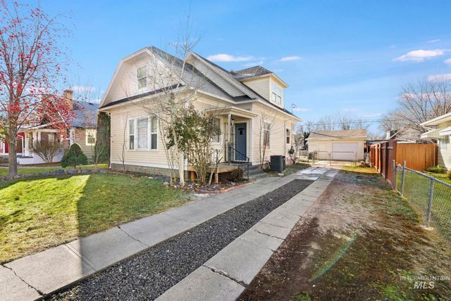 242 8th Ave E, Twin Falls, ID 83301