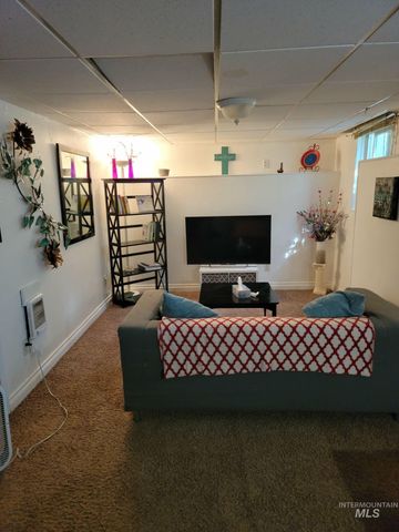 242 8th Ave E, Twin Falls, ID 83301