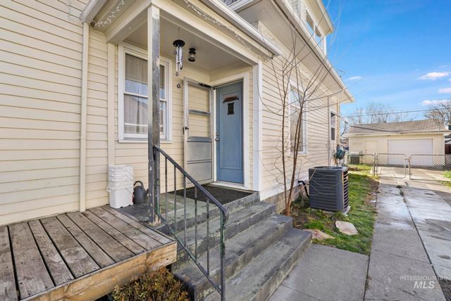 242 8th Ave E, Twin Falls, ID 83301