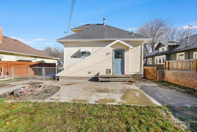 242 8th Ave E, Twin Falls, ID 83301