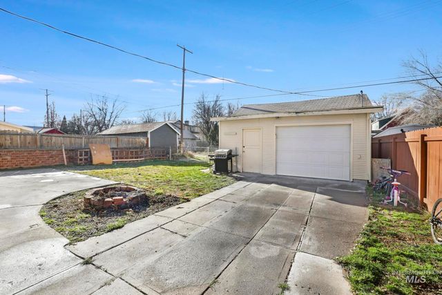 242 8th Ave E, Twin Falls, ID 83301