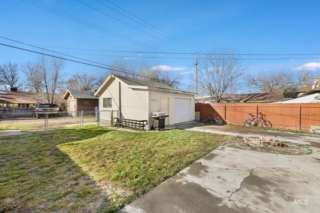 242 8th Ave E, Twin Falls, ID 83301