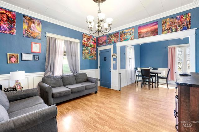 242 8th Ave E, Twin Falls, ID 83301