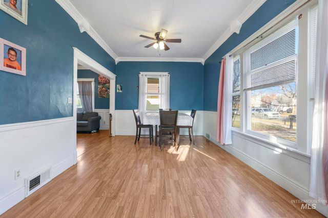 242 8th Ave E, Twin Falls, ID 83301