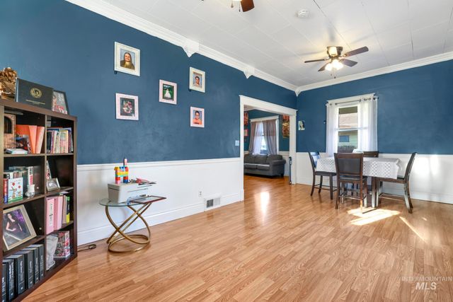 242 8th Ave E, Twin Falls, ID 83301