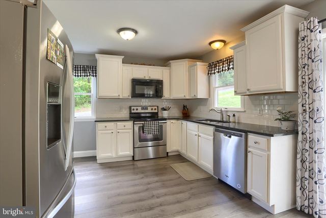 755 GREEN HILL DR, Newport, PA 17074