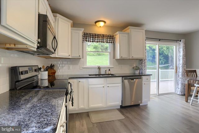 755 GREEN HILL DR, Newport, PA 17074