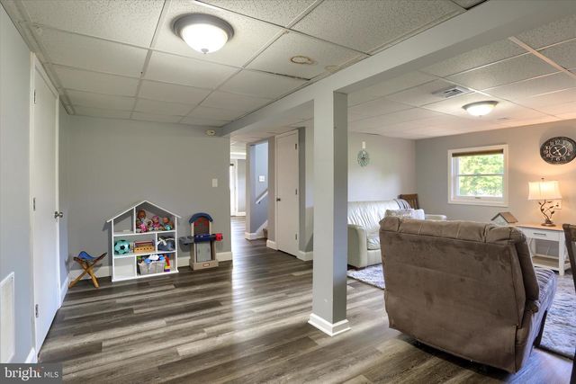 755 GREEN HILL DR, Newport, PA 17074