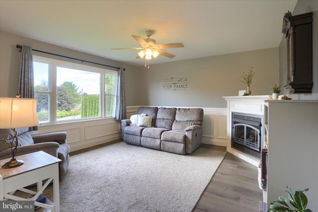 755 GREEN HILL DR, Newport, PA 17074