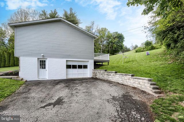 755 GREEN HILL DR, Newport, PA 17074