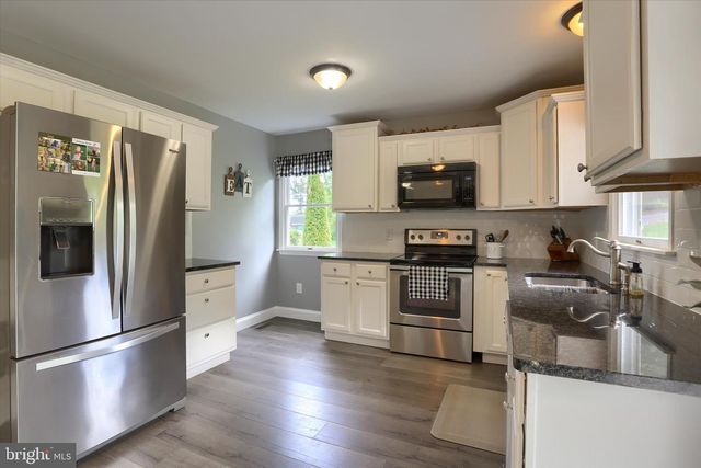 755 GREEN HILL DR, Newport, PA 17074