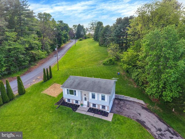 755 GREEN HILL DR, Newport, PA 17074